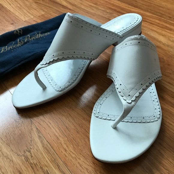 NWOT Brooks Brothers White Women's 9 Sandals - Picture 1 of 5